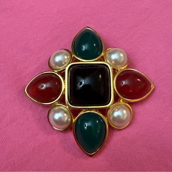 JOAN RIVERS Cabochon Faux Pearl Maltese Cross Brooch Modest Jewelry 2 1/2” - Picture 2 of 10